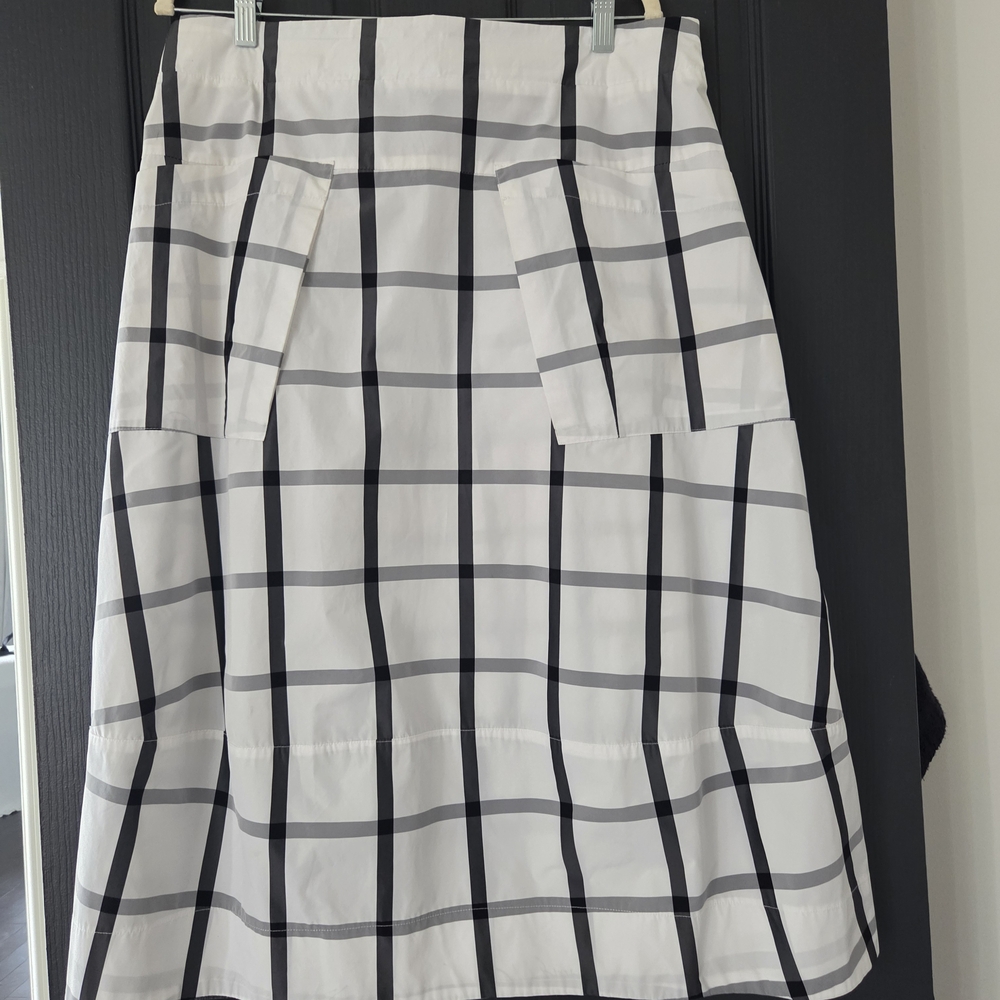 Elegant Checkered A-Line Skirt By Liv. Italy Designer